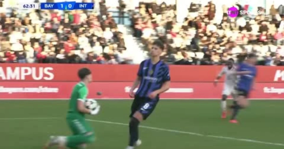 Jogador da Inter perde pênalti e escorrega em substituição na Youth ...